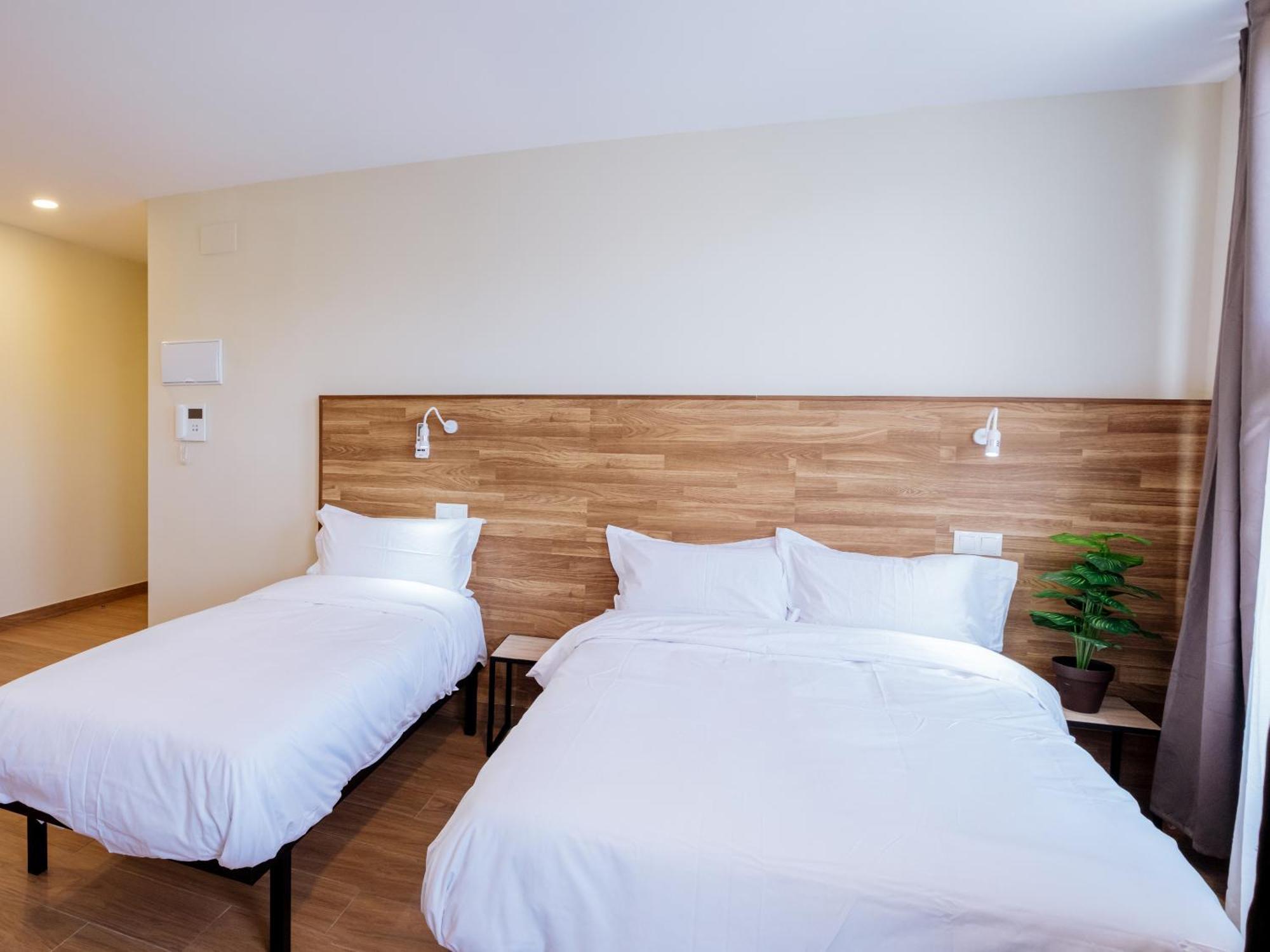 Apartahotel Golden Alcala Alcalá de Henares Exterior photo